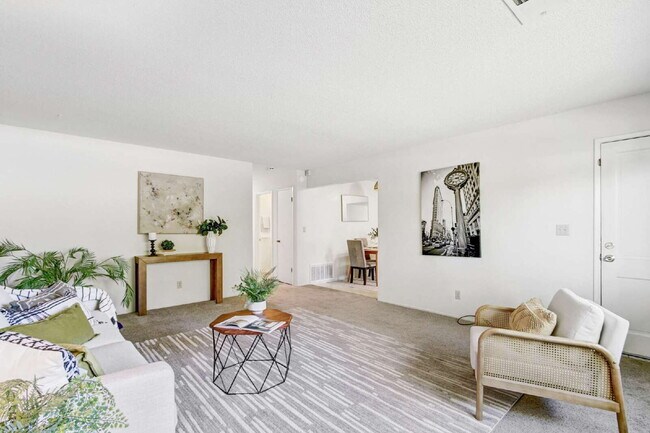Building Photo - Classic Davis Manor Ranch — 3 Bed, 2 Bath with Covered Patio and Large Yard