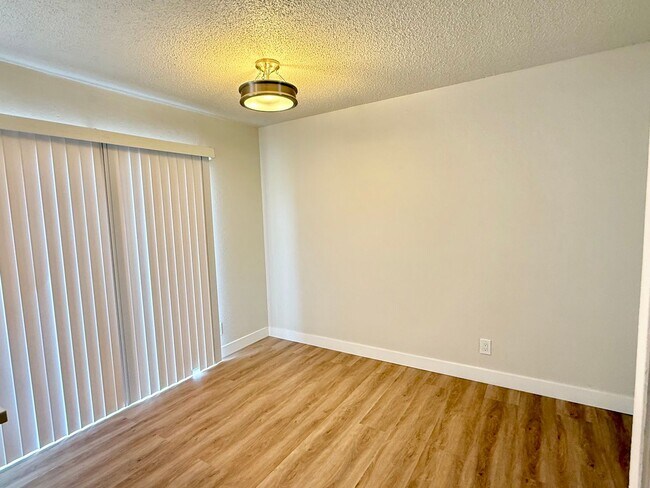 Foto del edificio - $2,890 / 2 BR - FULLY REMODELED TOWNHOME IN HAYWARD