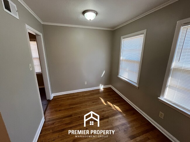 Foto del edificio - Charming 3BR Home w/ Hardwood Floors & Fenced Backyard