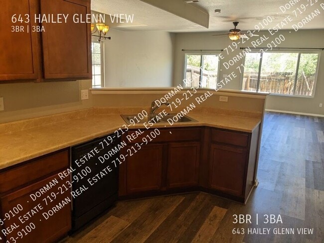 Building Photo - 643 Hailey Glenn View