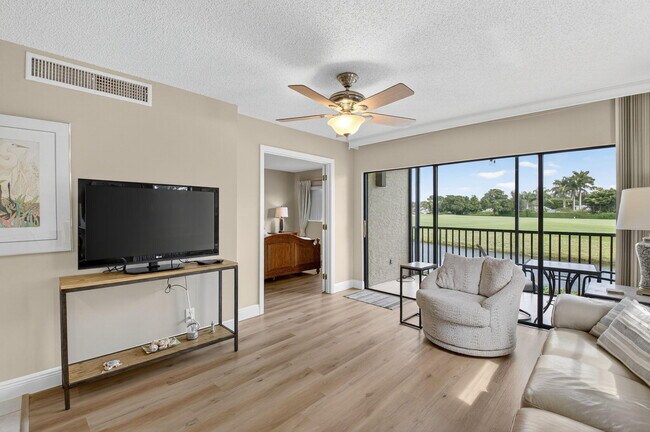 Foto del edificio - 451 Greensward Ln