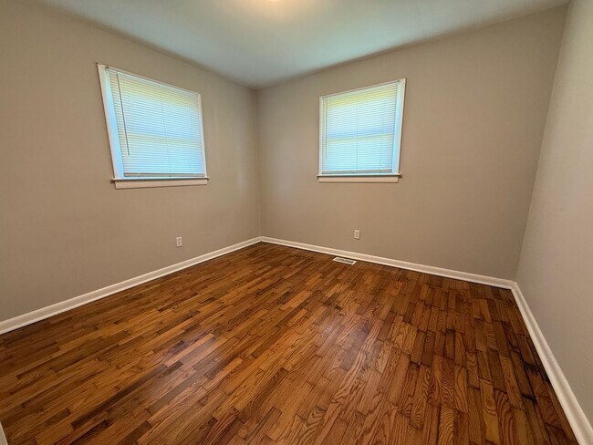 Foto del edificio - Great 3 bedroom 2 bath witb garage