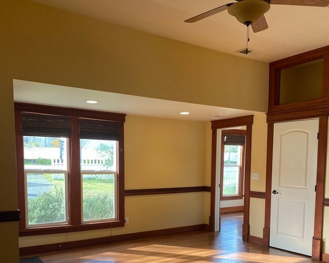 Building Photo - 21280 Geyserville Ave
