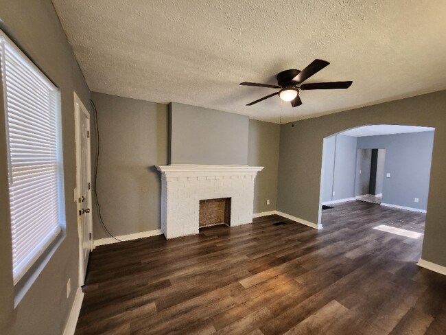 Building Photo - 478 S Richardson Ave