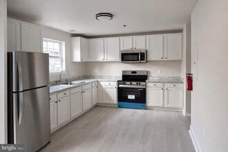 Building Photo - 5605 Larson Ct