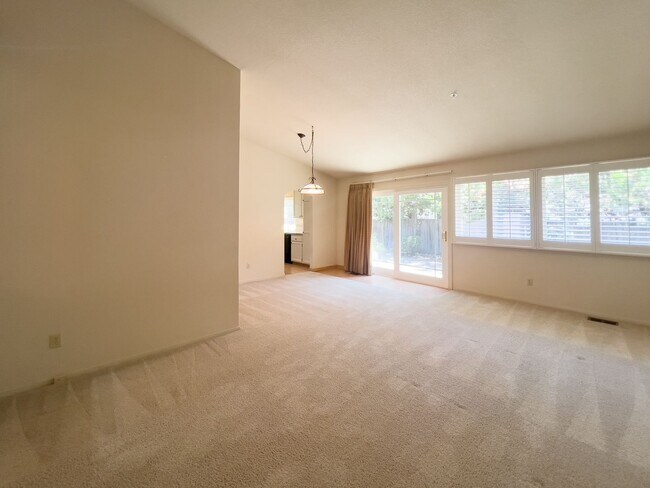 Building Photo - Beautiful Single Level Three Bedroom North...