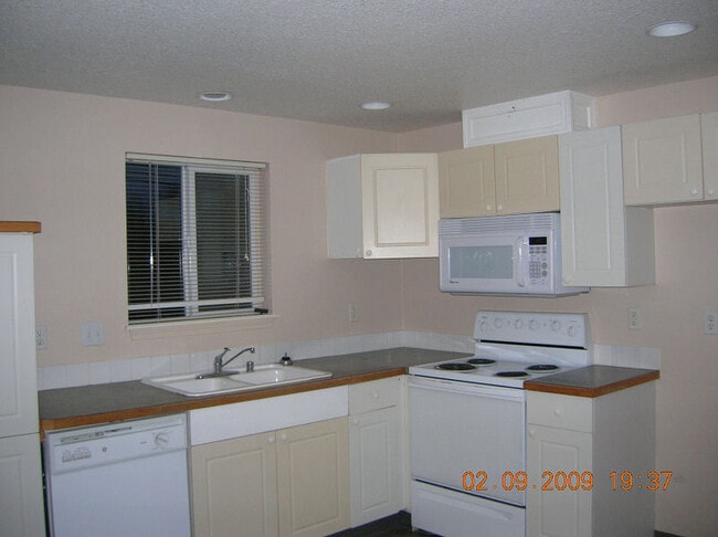 Foto del edificio - WOODLAND 3 BEDROOM, 3 BATH BEAUTY!