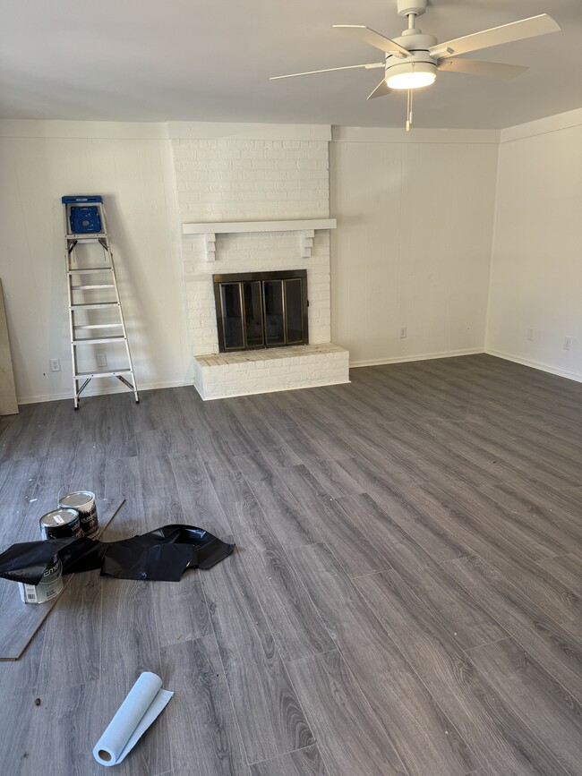 Building Photo - 1038 Point Of Lgt Ln