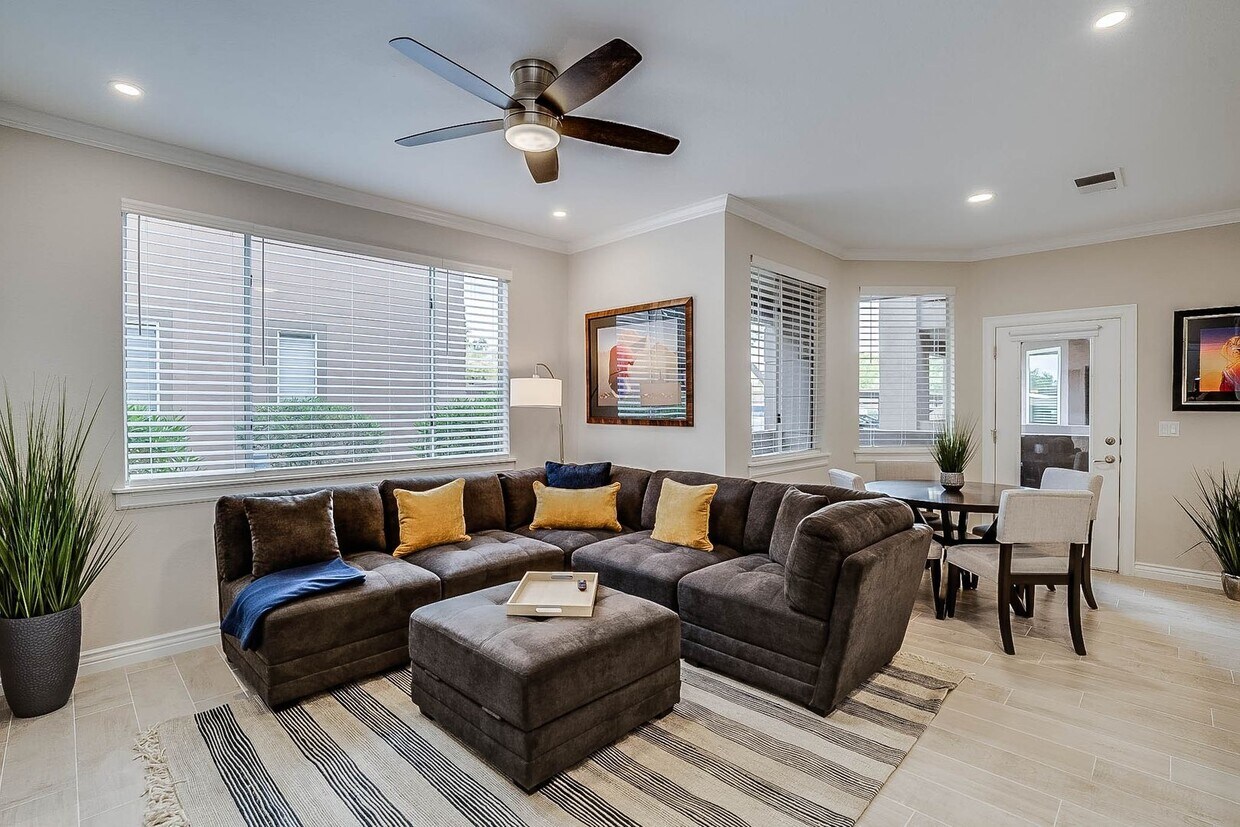 Foto principal - Furnished Rental - 3 Month Minimum