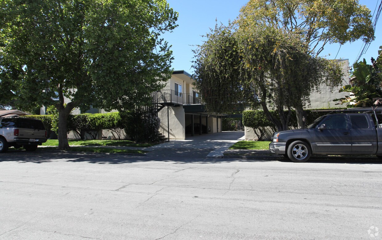 Building Photo - 270 Lincoln Ave