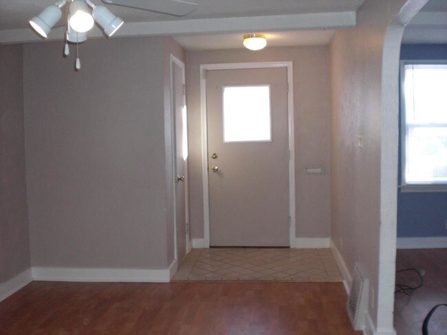 Building Photo - 2053 Reaney Ave E