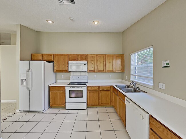 Building Photo - 7343 Spinnaker Bay Dr