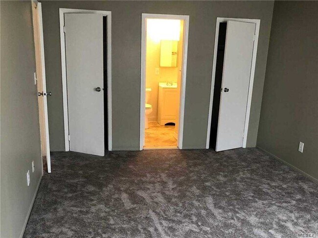 Foto del edificio - 58 Fairview Cir