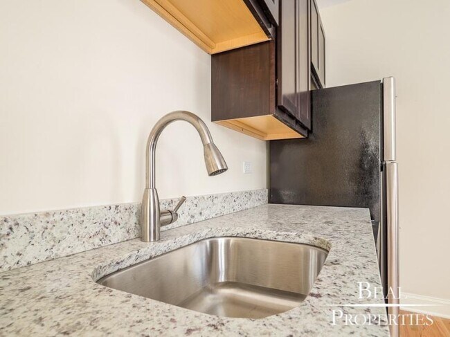Foto del edificio - 1 bedroom in CHICAGO IL 60613