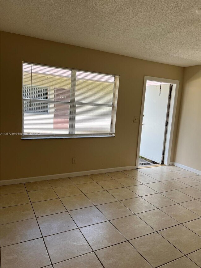 Foto del edificio - 5205 NW 23rd St