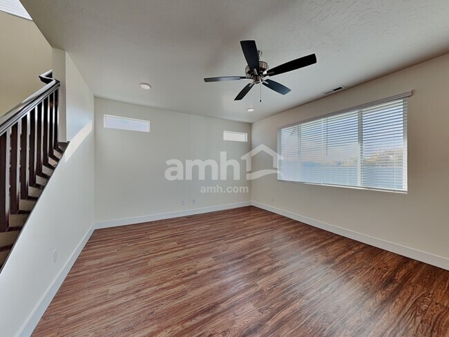 Foto del edificio - 901 N Barkvine Ave