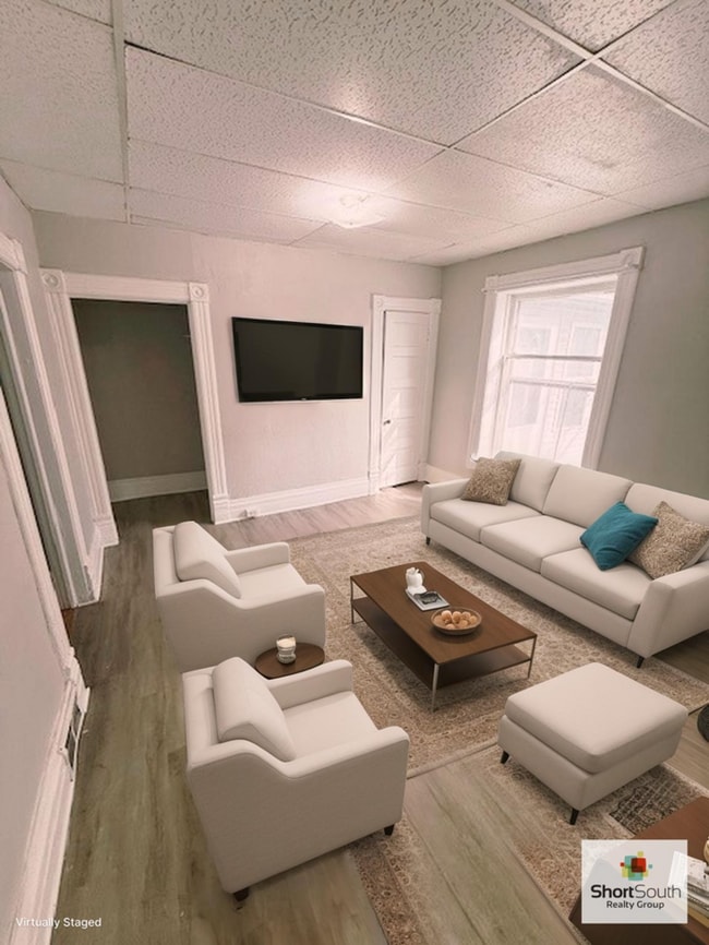 Updated - 2 bed 1 bath, main floor apartment in Lansing - Updated - 2 bed 1 bath, main floor apartment in Lansing