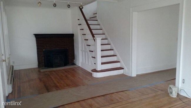 Building Photo - 4 br, 1.5 bath House - 743 Livingston Rd