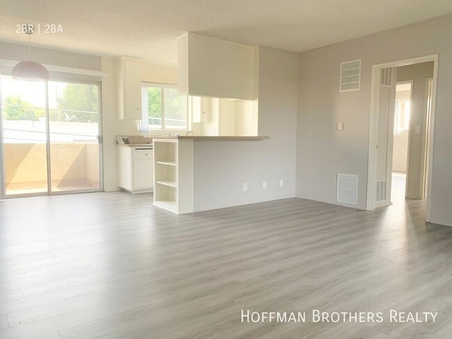 Building Photo - 1642 Barry Ave