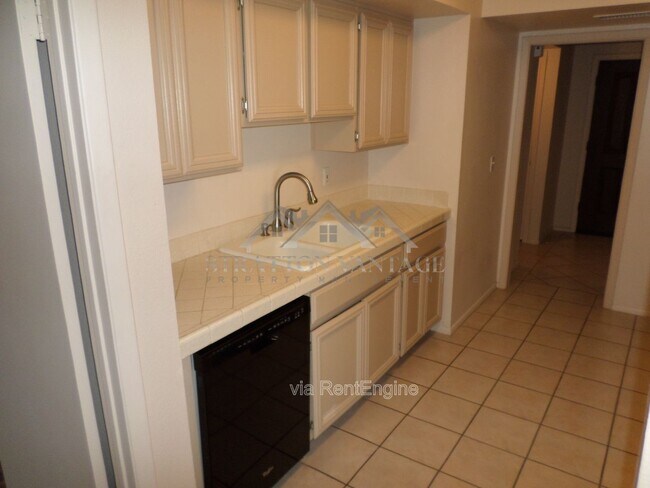 Foto del edificio - 6602 E Juniper Ave