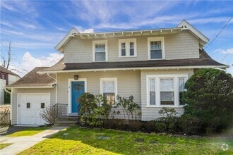Building Photo - 3 Soundview Dr