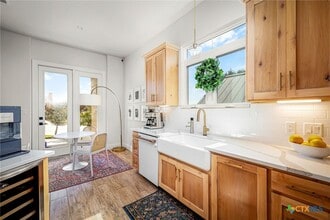 Building Photo - 727 Mission Trail