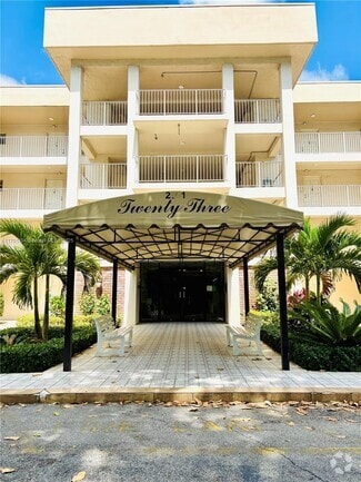 Building Photo - 2601 S Course Dr