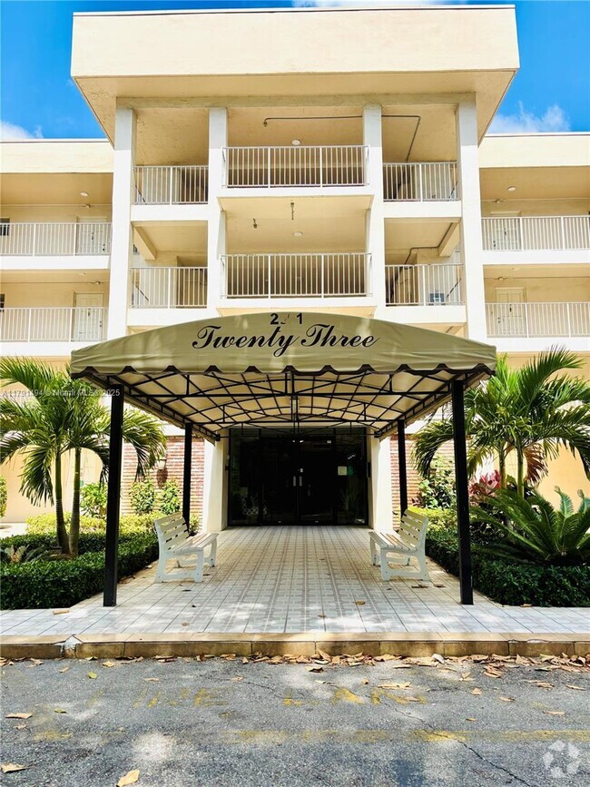Building Photo - 2601 S Course Dr