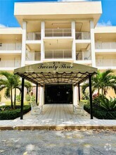 Building Photo - 2601 S Course Dr