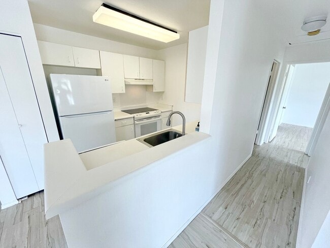 Building Photo - Top-Floor 2BR / 1.5BA Southpointe Condo – ...