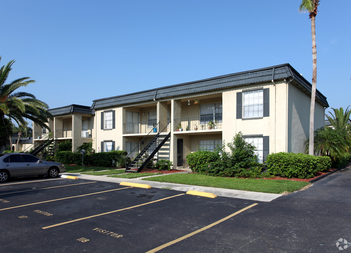 Primary Photo - Hacienda Del Sol Apartments