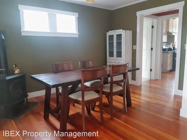 Foto del edificio - 3 br, 2 bath House - 228 West 8th Street