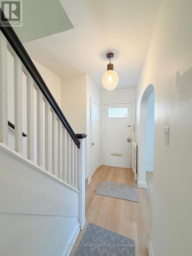 Photo du bâtiment - 8 Bridgeview Rd