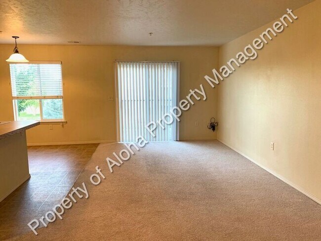 Building Photo - 1065 W Pine Ave