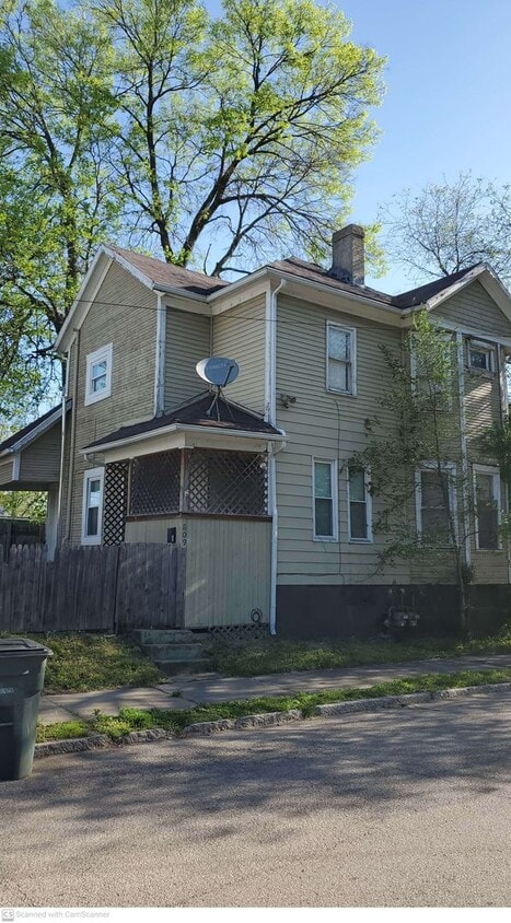 809-811 Herman - 809-811 Herman