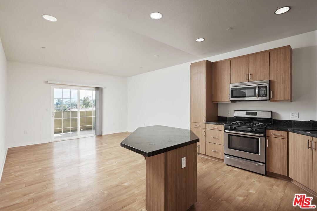 Primary Photo - 1408 W Washington Blvd