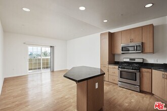 Building Photo - 1408 W Washington Blvd