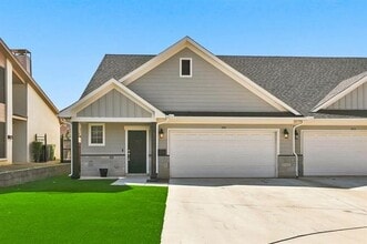 Building Photo - 216 Wayside Ct