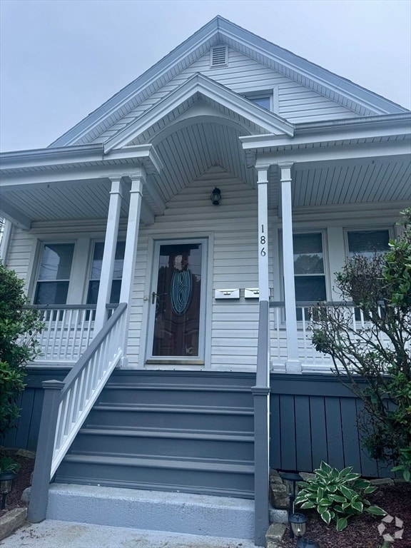 Building Photo - 186 Sycamore St