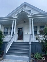 Building Photo - 186 Sycamore St