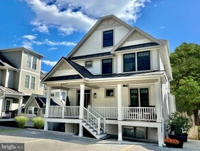 Building Photo - 6427 83rd Pl