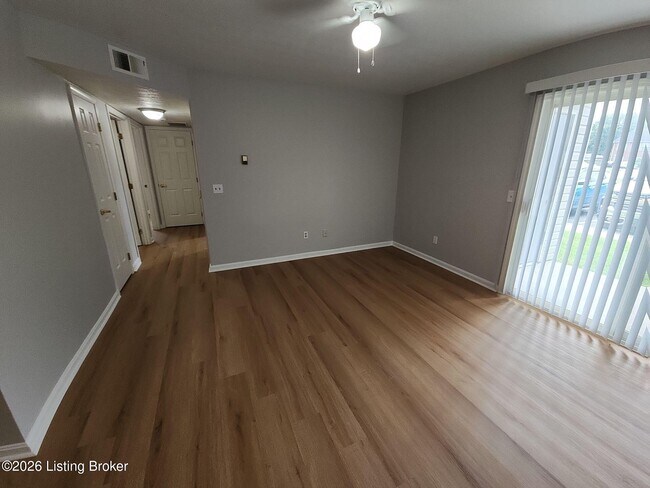 Foto del edificio - 4101 Blue Lick Ct