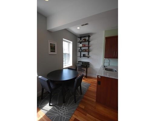 Foto del edificio - 655-659 Tremont St