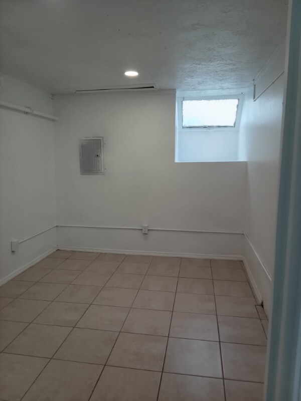 Building Photo - 325 1st Ave