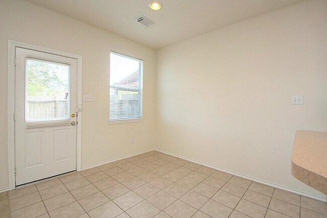 Building Photo - 210 Drake Run Ln