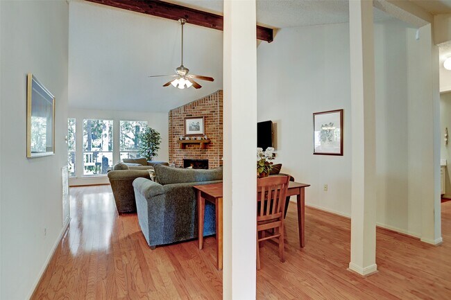 Foto del edificio - 12 Fairmeade Bend Dr