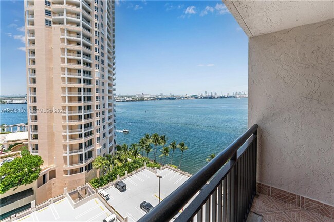 Foto del edificio - 540 Brickell Key Dr