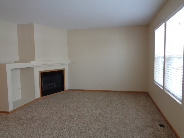 Foto del edificio - 1706 Lake Pointe Ct