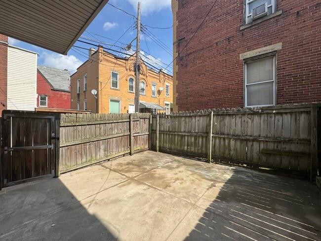 Building Photo - 3274 Ward St