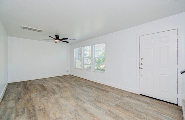 Foto del edificio - 6117 Settlers Square Ln